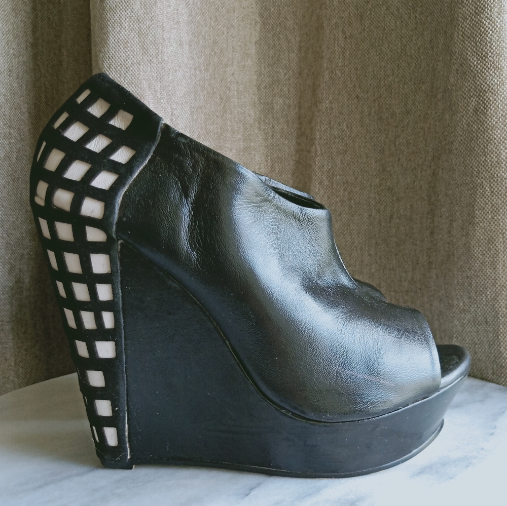 Messeca Colbee cage platform wedge size 7.5
